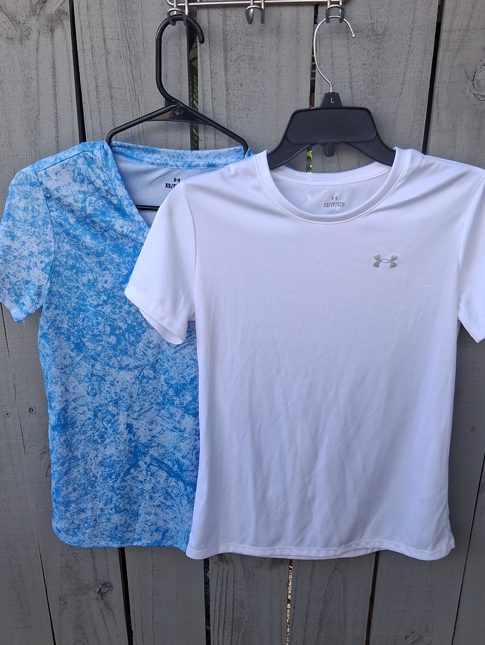 Under Armour Blue & White Marbled V-Neck Performance Top - Women's